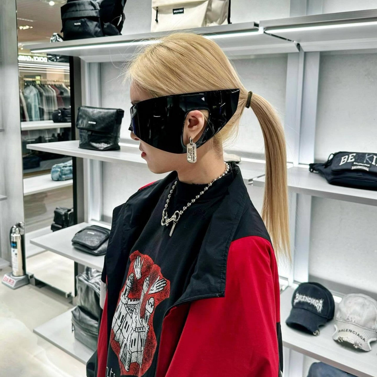 Yumomo2026One-piece glasses with ear hooks, punk-style large-frame sunglasses, exaggerated cyberpunk sunglasses for men and women, high-end design